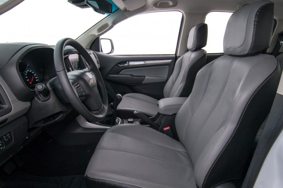 Интерьер Chevrolet S10 Double Cab 2016 года  (фото 25 из 32)